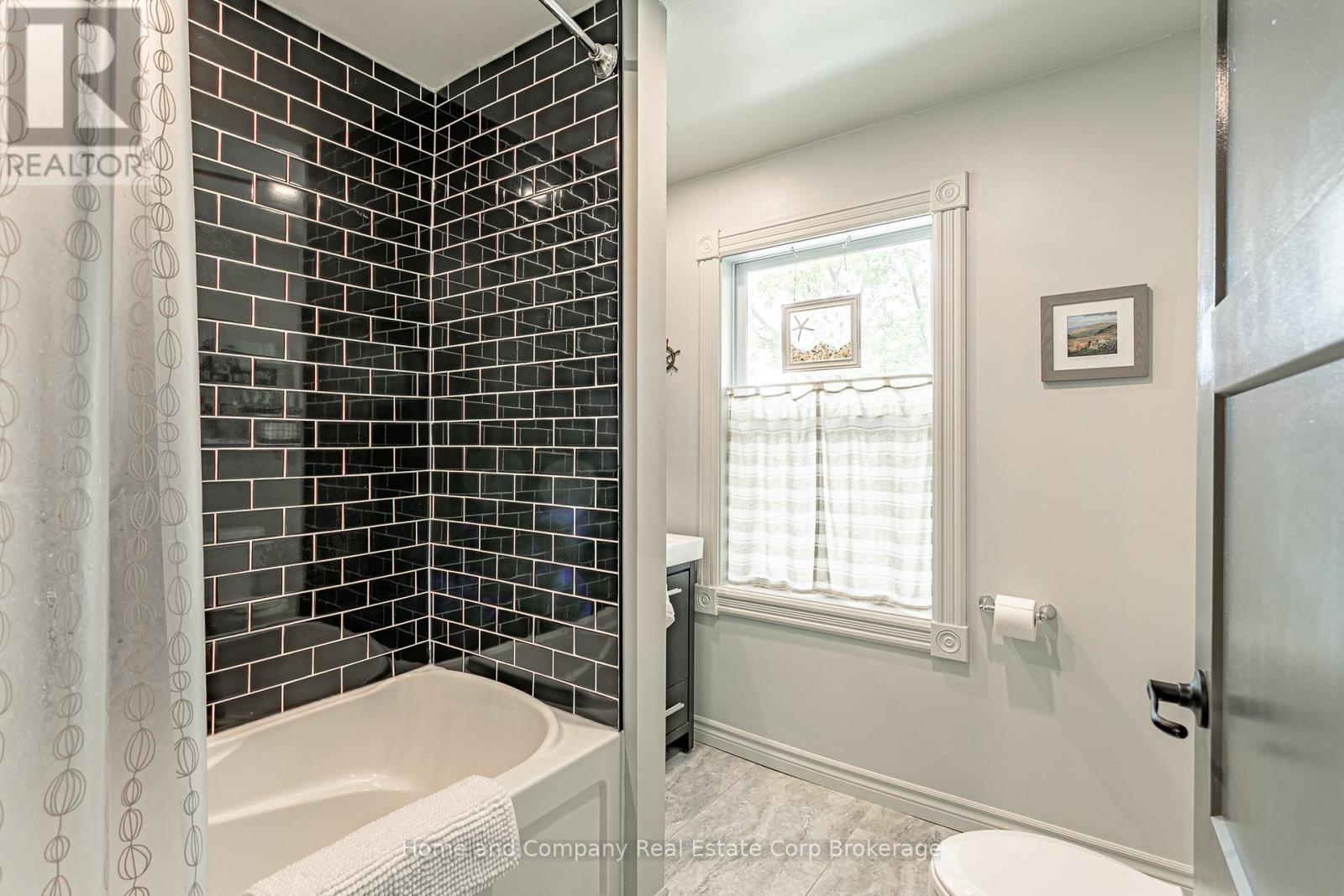 22 Mowat Street, Stratford, Ontario  N5A 2B7 - Photo 21 - X12206777