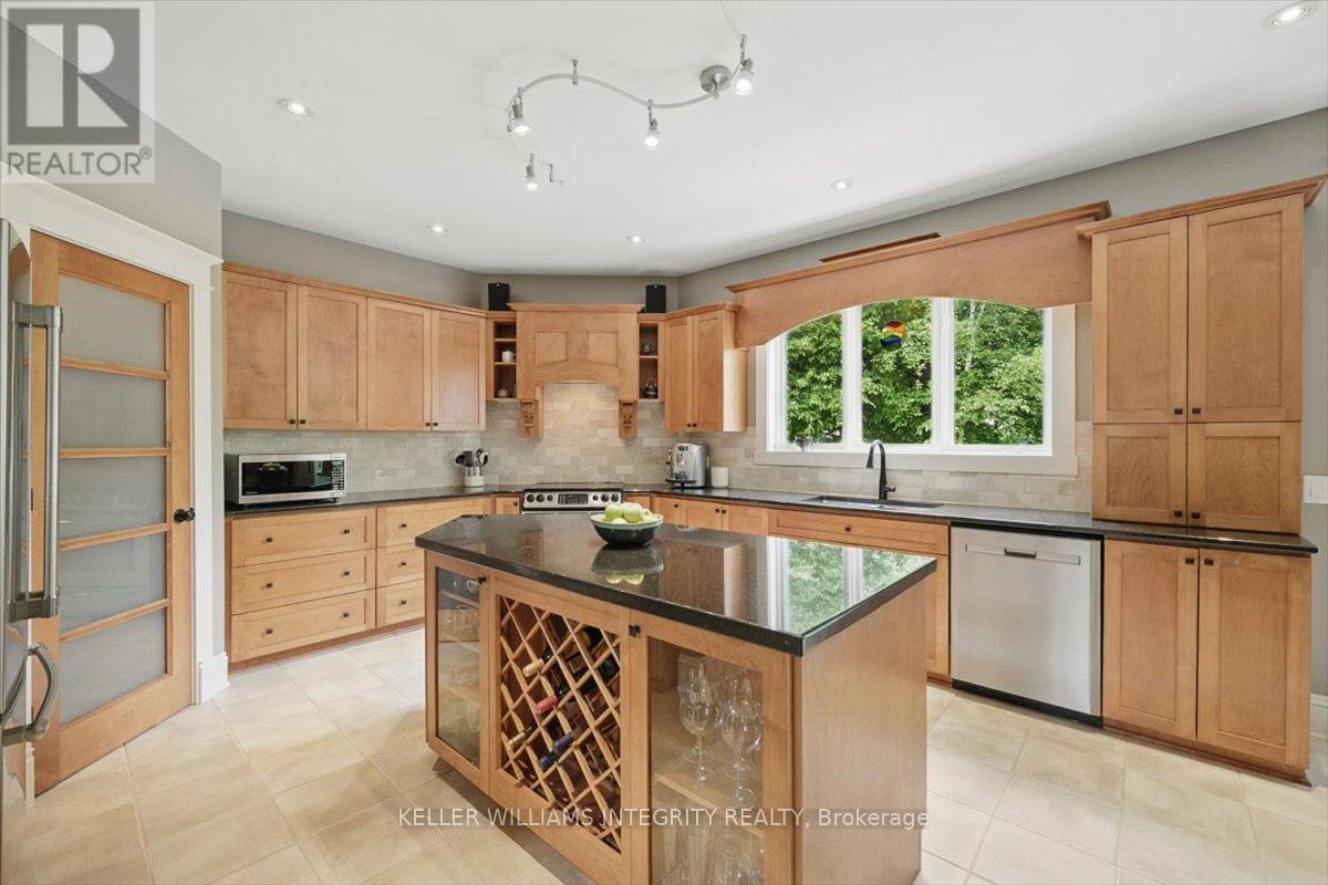 2390 Brennan Park Drive, Ottawa, Ontario  K4C 1H6 - Photo 12 - X12206845