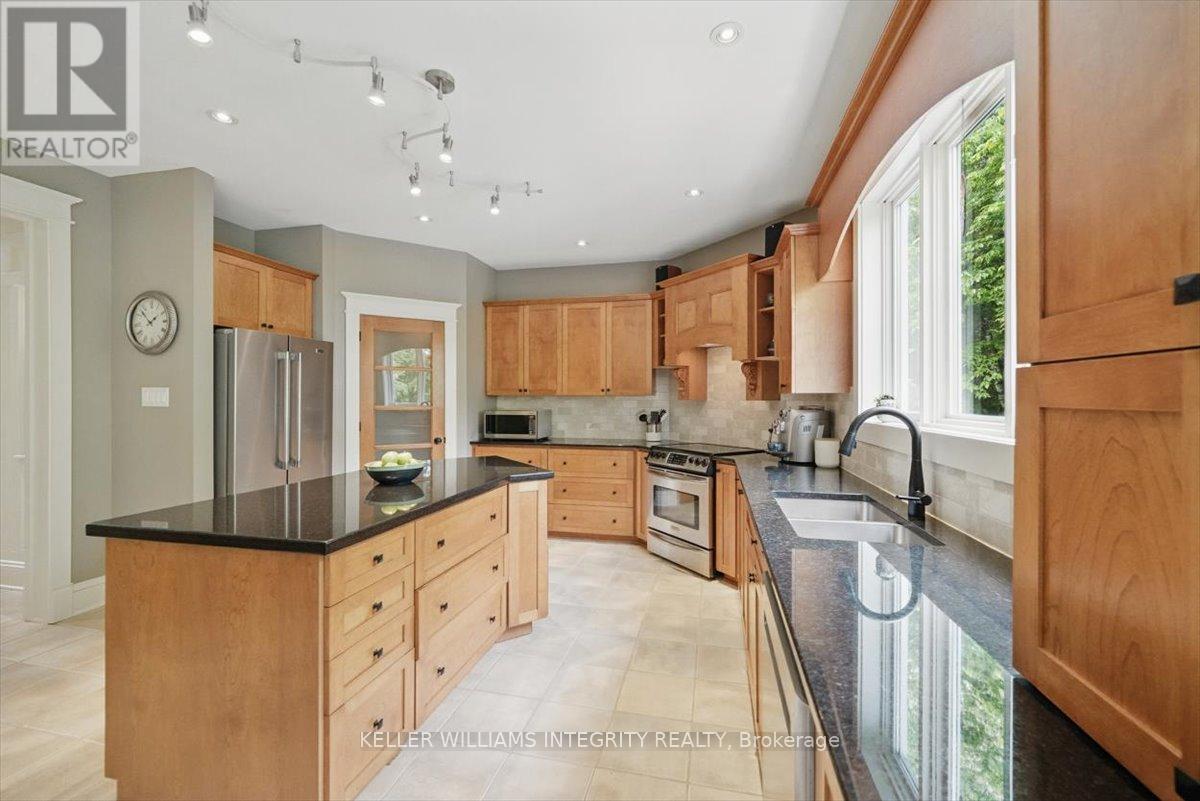 2390 Brennan Park Drive, Ottawa, Ontario  K4C 1H6 - Photo 13 - X12206845
