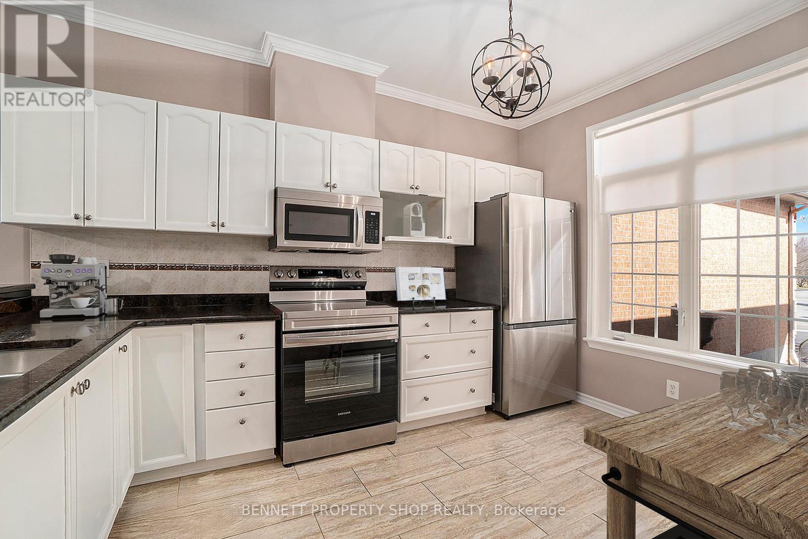 55 Eileen Crescent, Ottawa, Ontario  K2S 1X2 - Photo 11 - X12206867