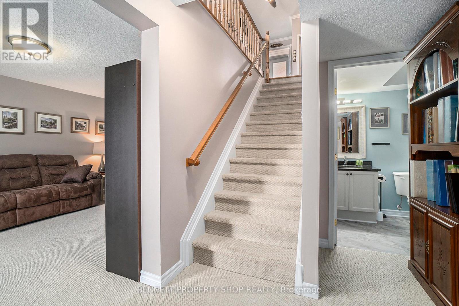 55 Eileen Crescent, Ottawa, Ontario  K2S 1X2 - Photo 17 - X12206867