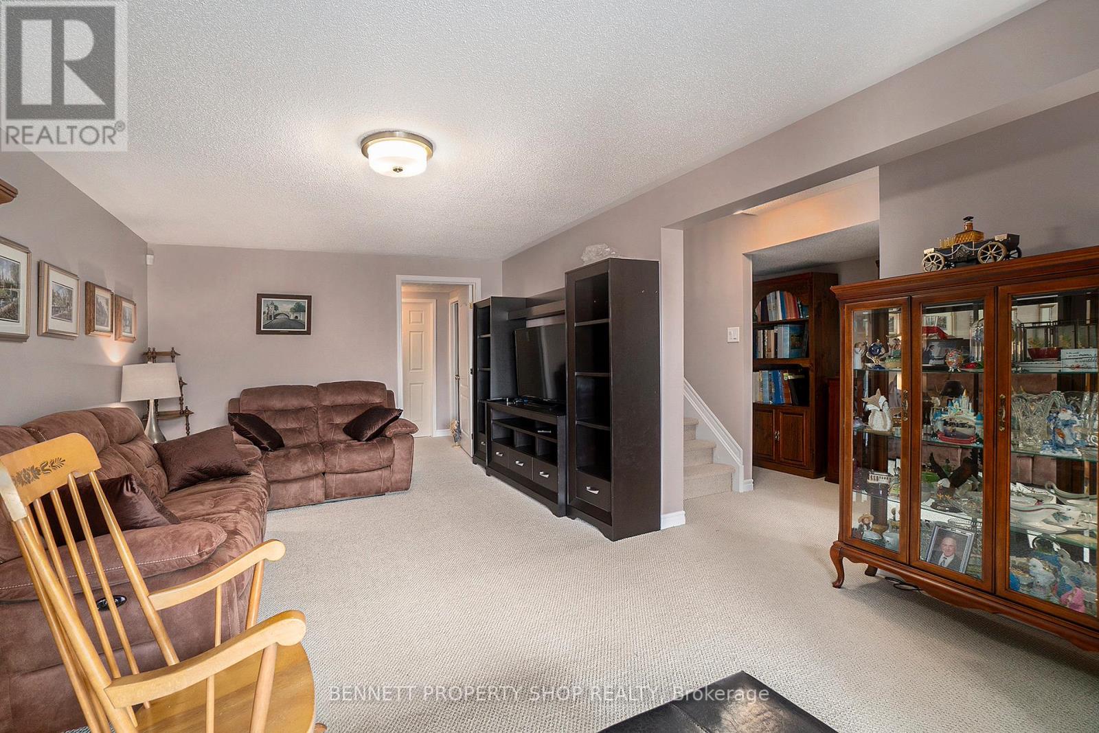 55 Eileen Crescent, Ottawa, Ontario  K2S 1X2 - Photo 19 - X12206867