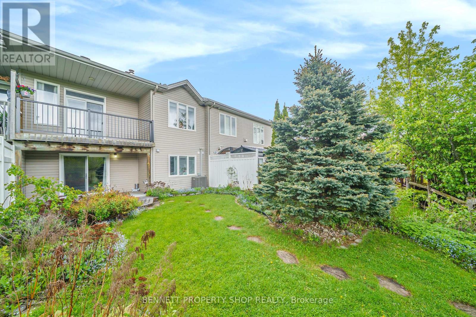 55 Eileen Crescent, Ottawa, Ontario  K2S 1X2 - Photo 4 - X12206867