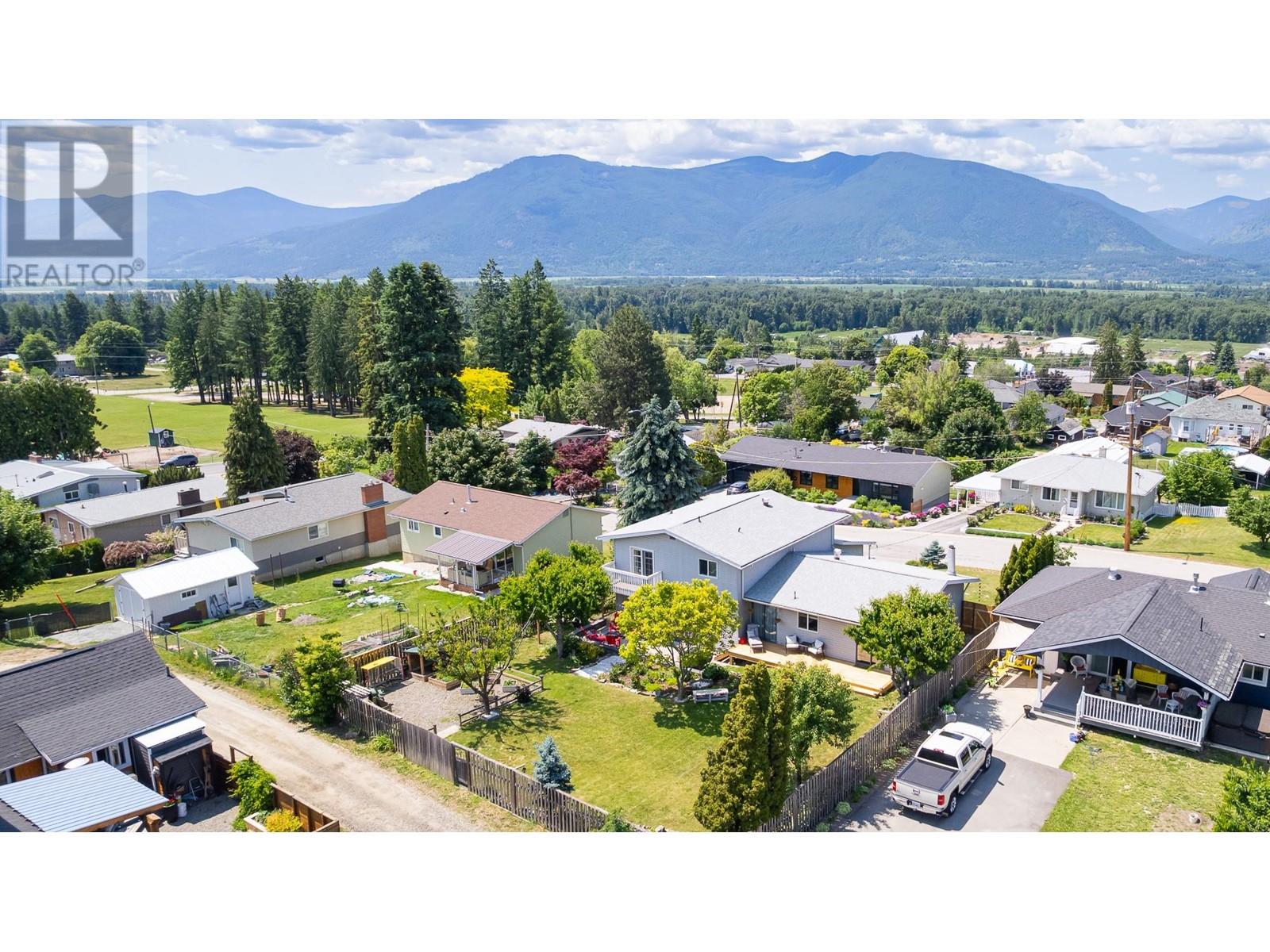 502 10th Avenue S, Creston, British Columbia V0B 1G3 - Photo 2 - 10350878