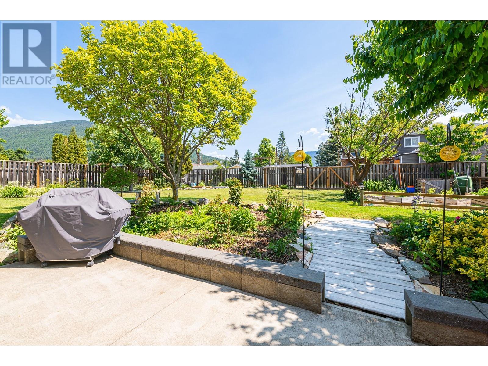 502 10th Avenue S, Creston, British Columbia V0B 1G3 - Photo 9 - 10350878