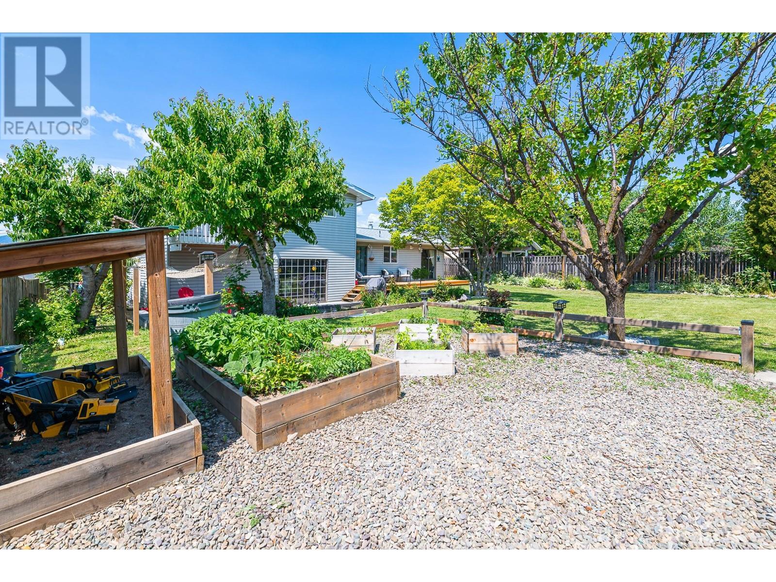 502 10th Avenue S, Creston, British Columbia V0B 1G3 - Photo 6 - 10350878