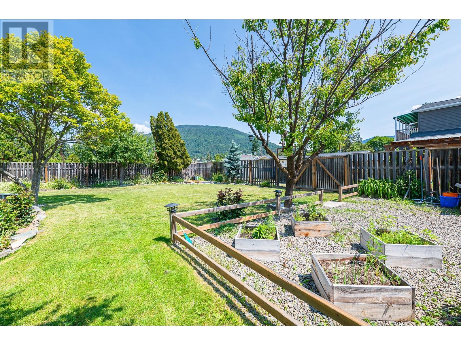 502 10th Avenue S, Creston, British Columbia V0B 1G3 - Photo 7 - 10350878