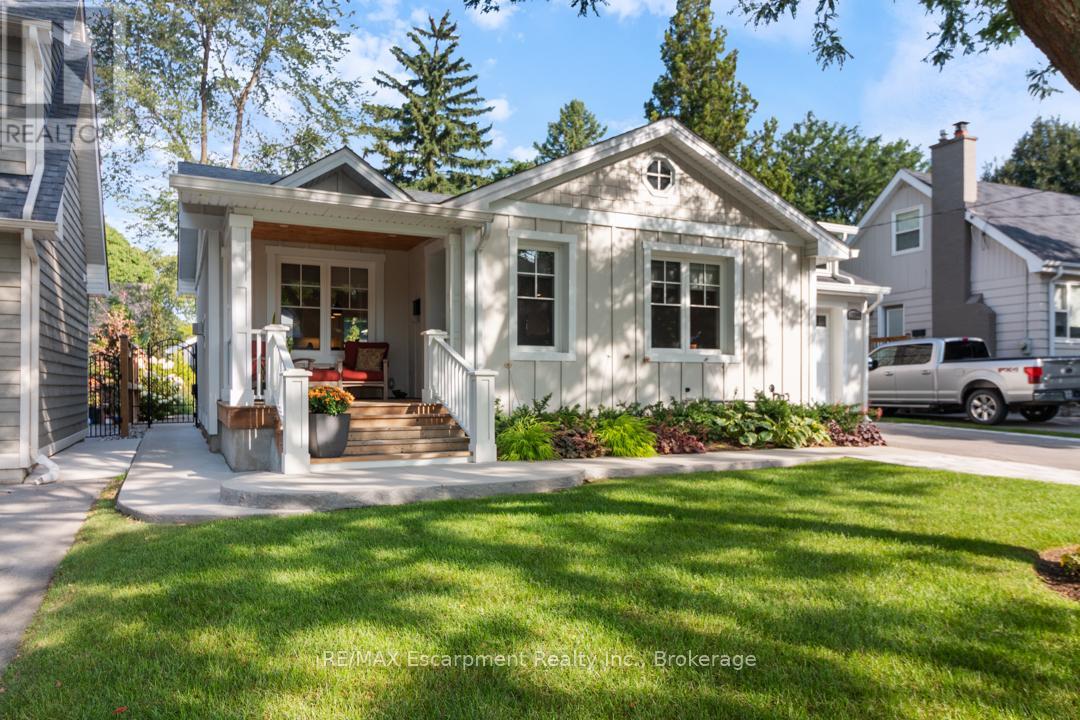 2109 Wellington Avenue, Burlington, Ontario  L7R 1P6 - Photo 2 - W12206768