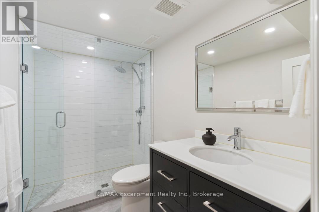 2109 Wellington Avenue, Burlington, Ontario  L7R 1P6 - Photo 31 - W12206768