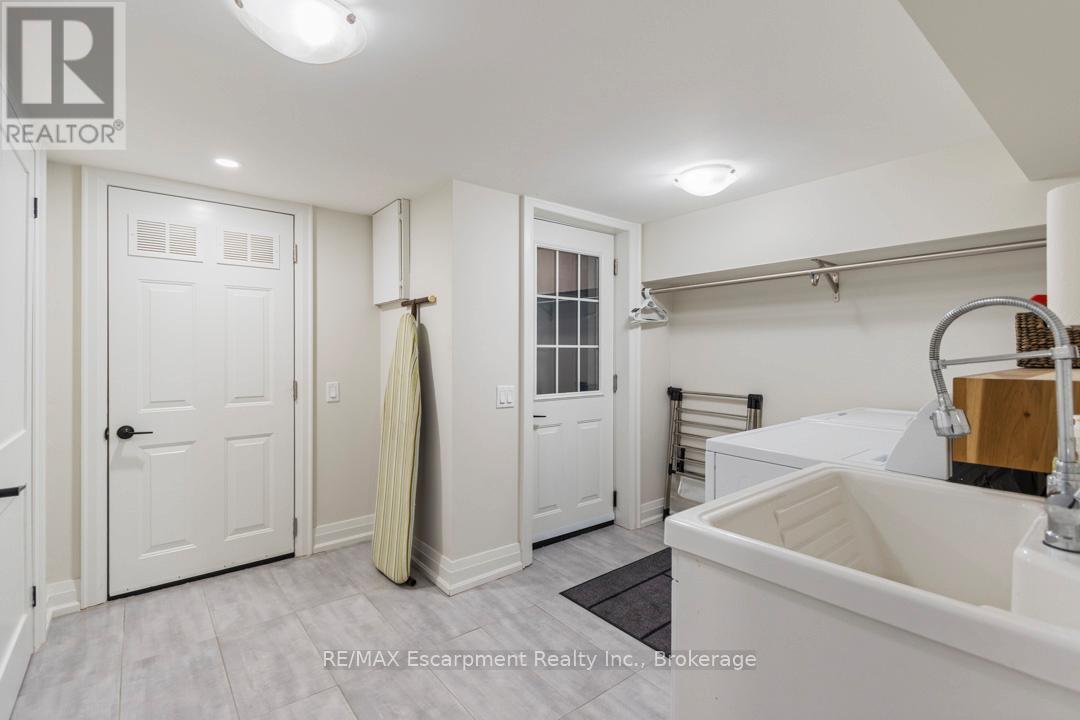 2109 Wellington Avenue, Burlington, Ontario  L7R 1P6 - Photo 33 - W12206768