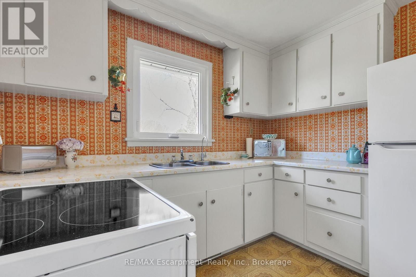 1060 Brook View Avenue, Burlington, Ontario  L7T 1V6 - Photo 19 - W12206796