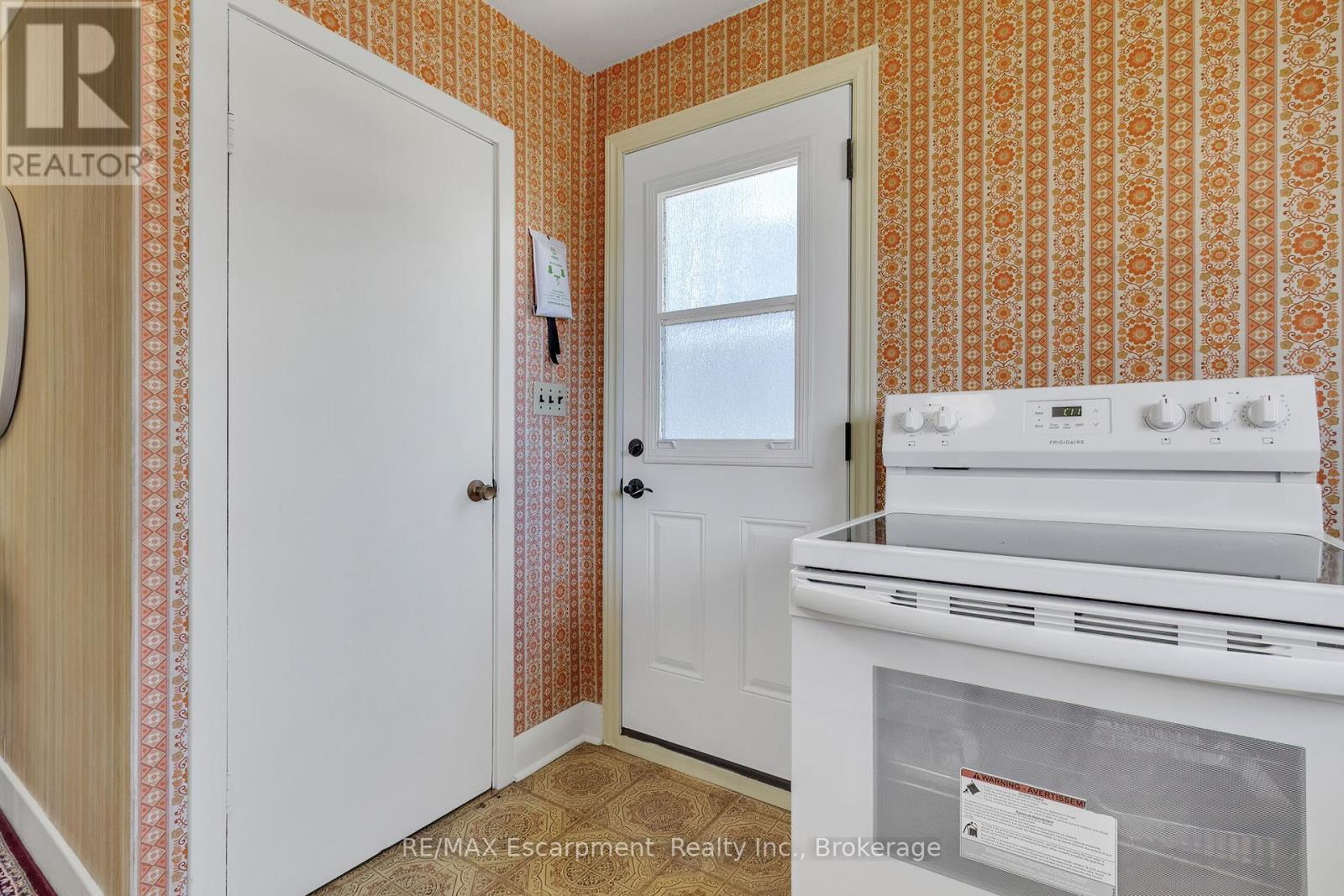 1060 Brook View Avenue, Burlington, Ontario  L7T 1V6 - Photo 21 - W12206796