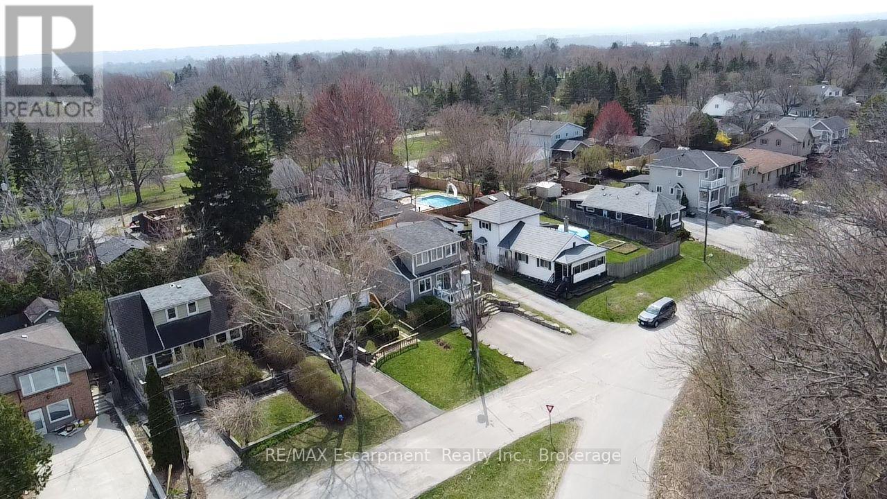 1060 Brook View Avenue, Burlington, Ontario  L7T 1V6 - Photo 3 - W12206796
