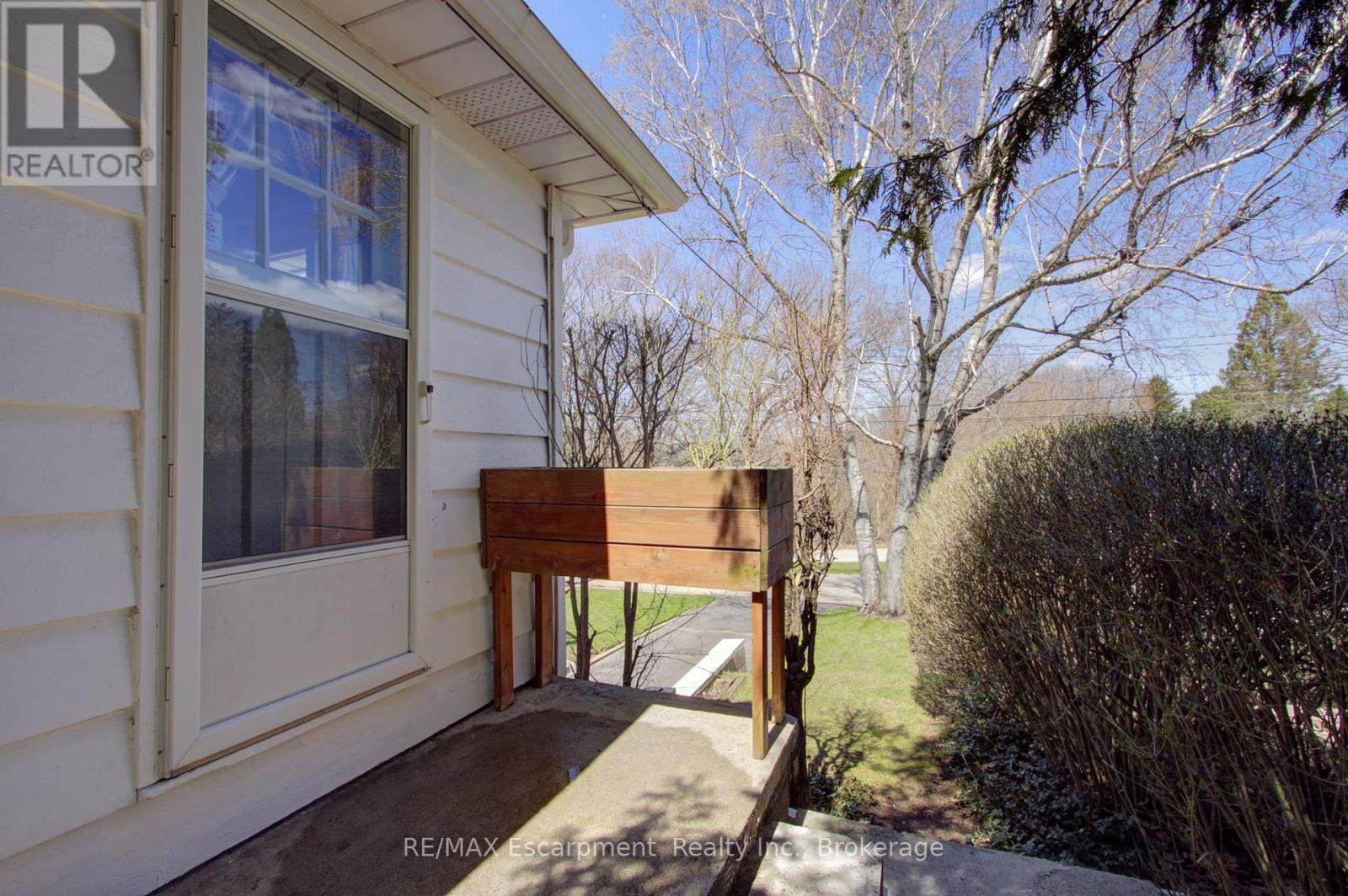 1060 Brook View Avenue, Burlington, Ontario  L7T 1V6 - Photo 40 - W12206796