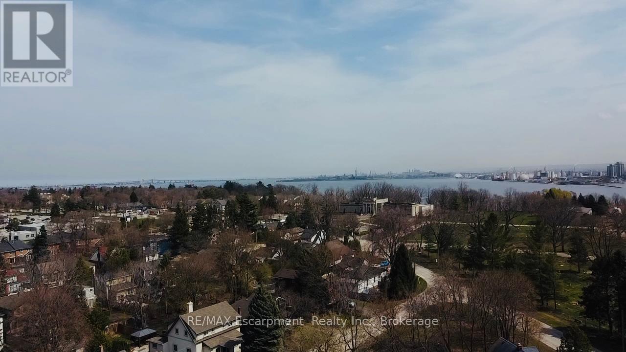 1060 Brook View Avenue, Burlington, Ontario  L7T 1V6 - Photo 42 - W12206796
