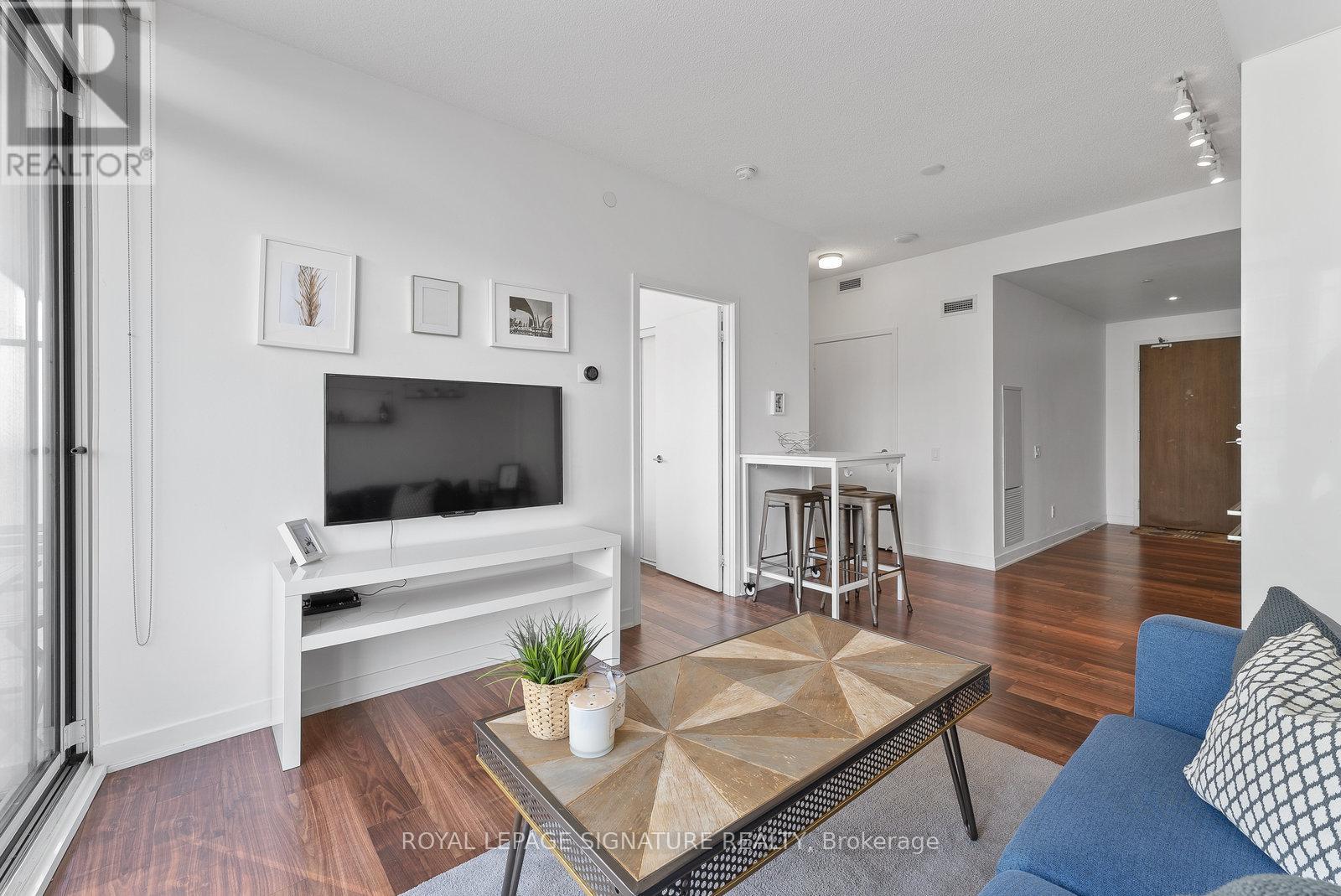 315 - 90 Queens Wharf Road, Toronto, Ontario  M5V 0J4 - Photo 8 - C12206805