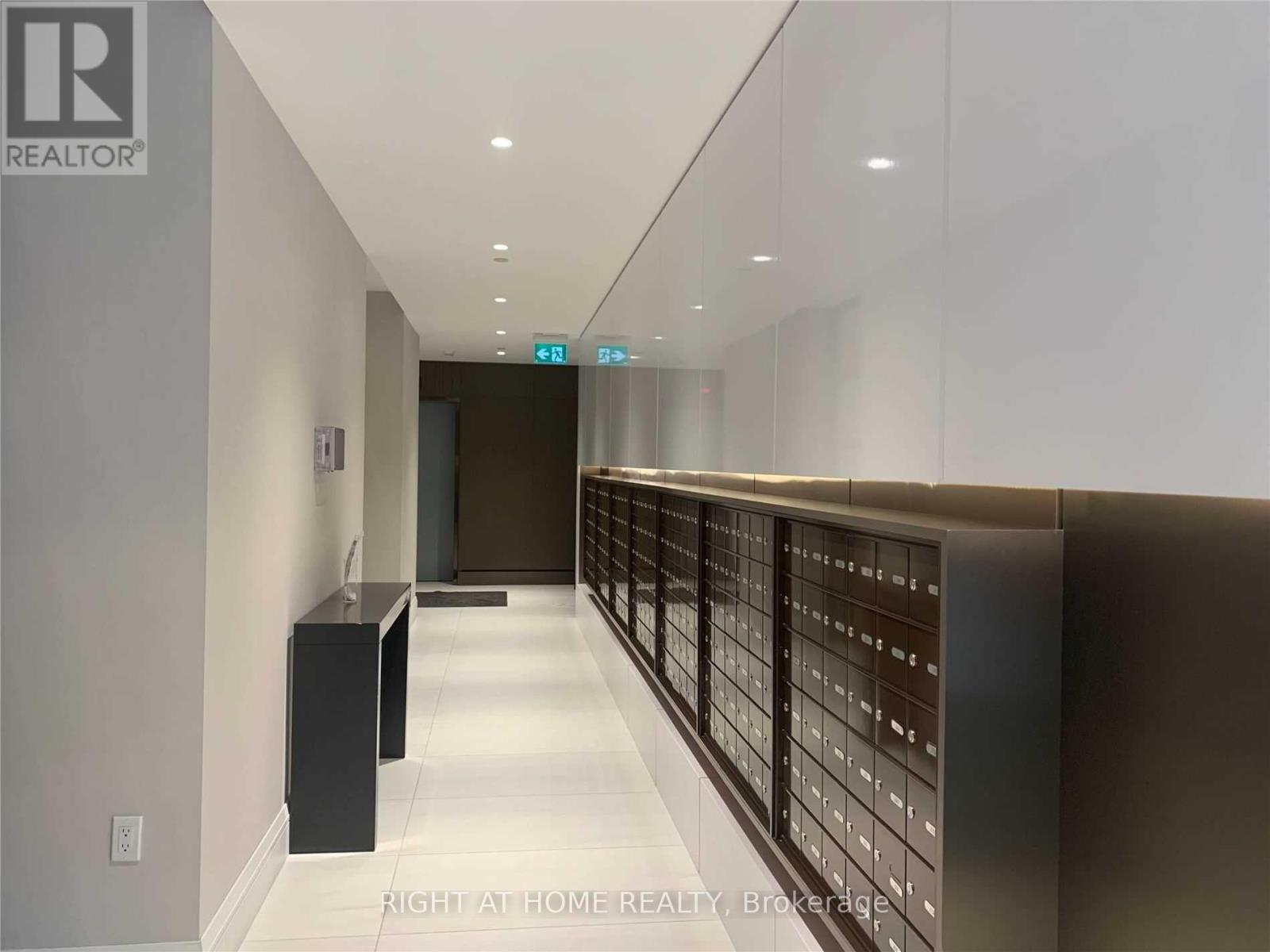 1701 - 39 Roehampton Avenue, Toronto, Ontario  M4P 0G1 - Photo 17 - C12206812