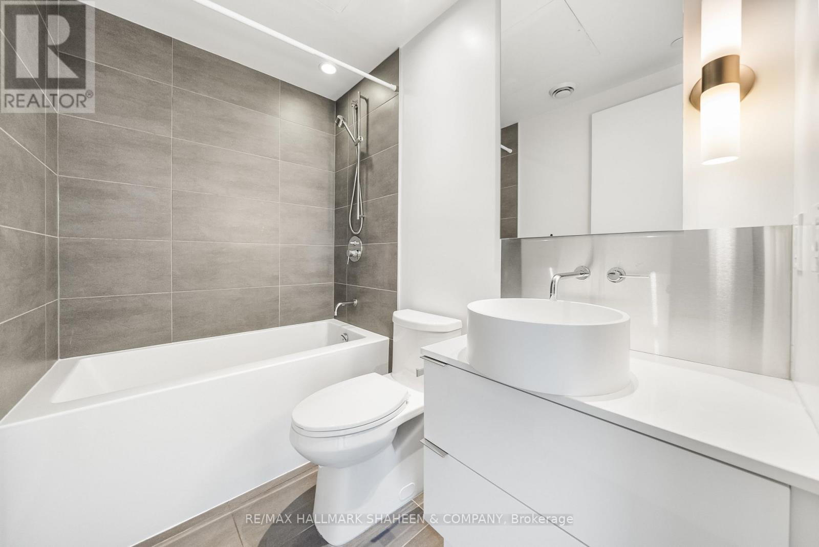 702 - 185 Roehampton Avenue, Toronto, Ontario  M4P 0C6 - Photo 17 - C12206835