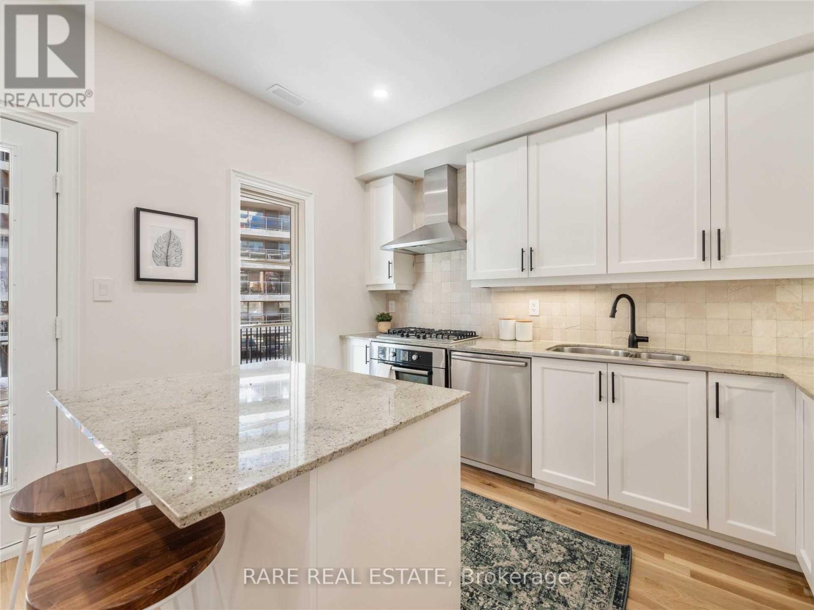 65 Pleasant Boulevard, Toronto (Rosedale-Moore Park), Ontario  M4T 1K2 - Photo 11 - C12206935