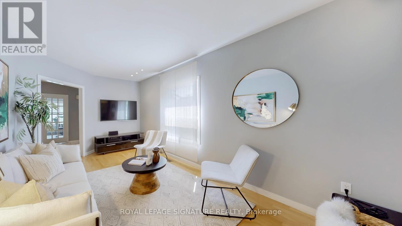 88 Larratt Lane, Richmond Hill, Ontario  L4C 0E2 - Photo 6 - N12197462