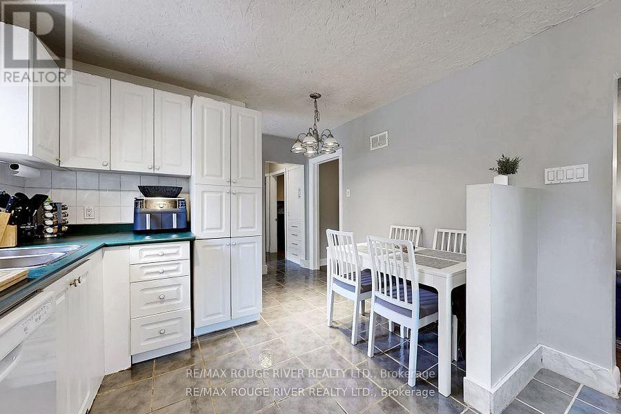 92 Eastville Avenue, Toronto, Ontario  M2M 2N9 - Photo 8 - E12206779