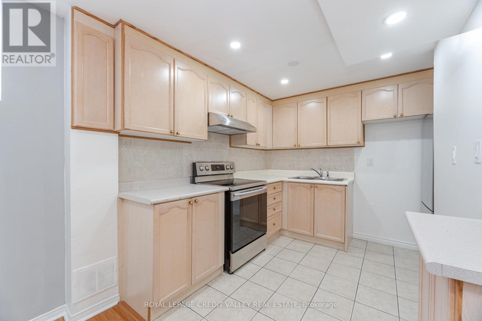 12 Greenhalf Drive, Ajax (South East), Ontario  L1S 7N6 - Photo 39 - E12206859