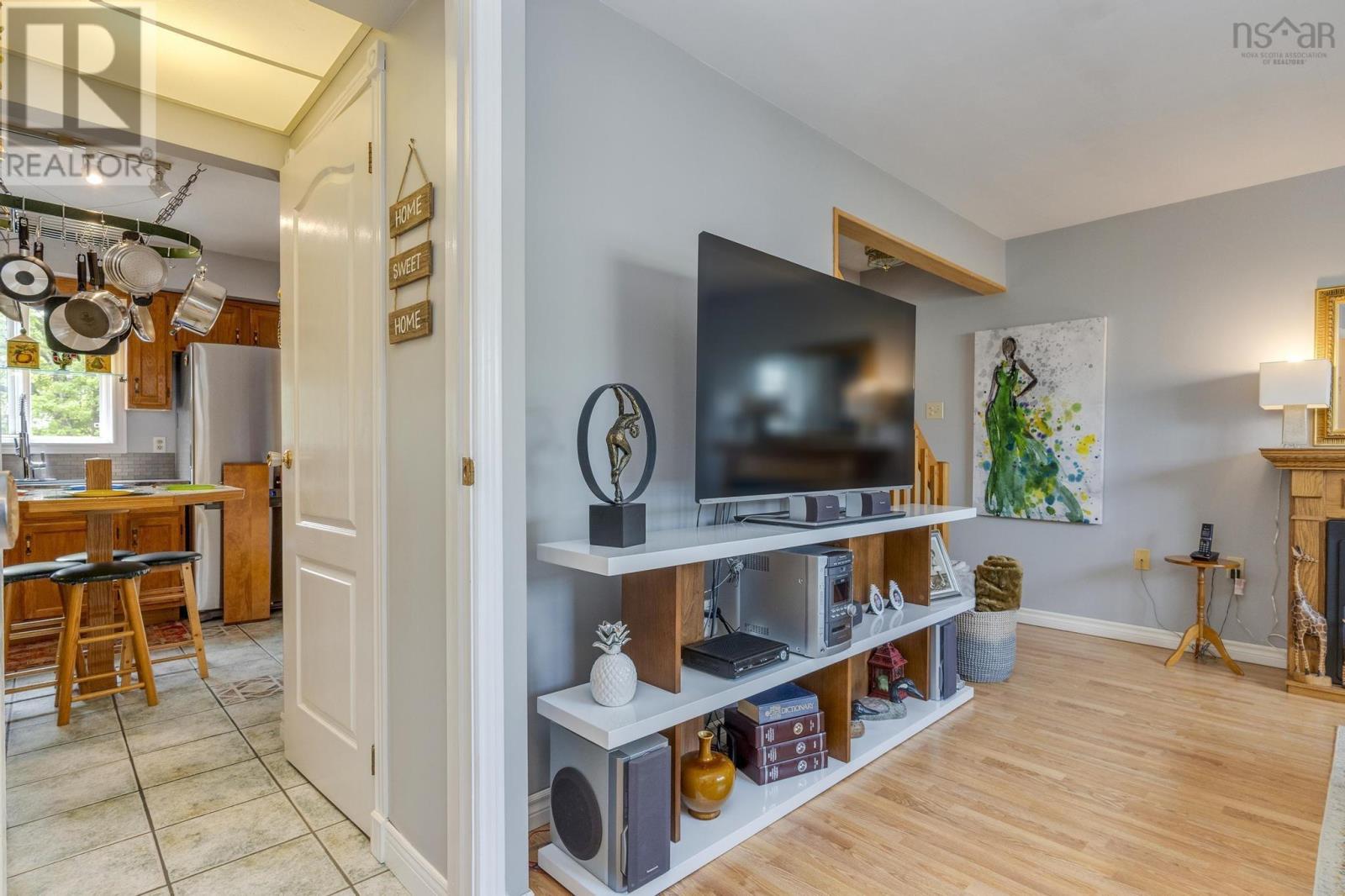 Property at 32 Oakwood Court image 2