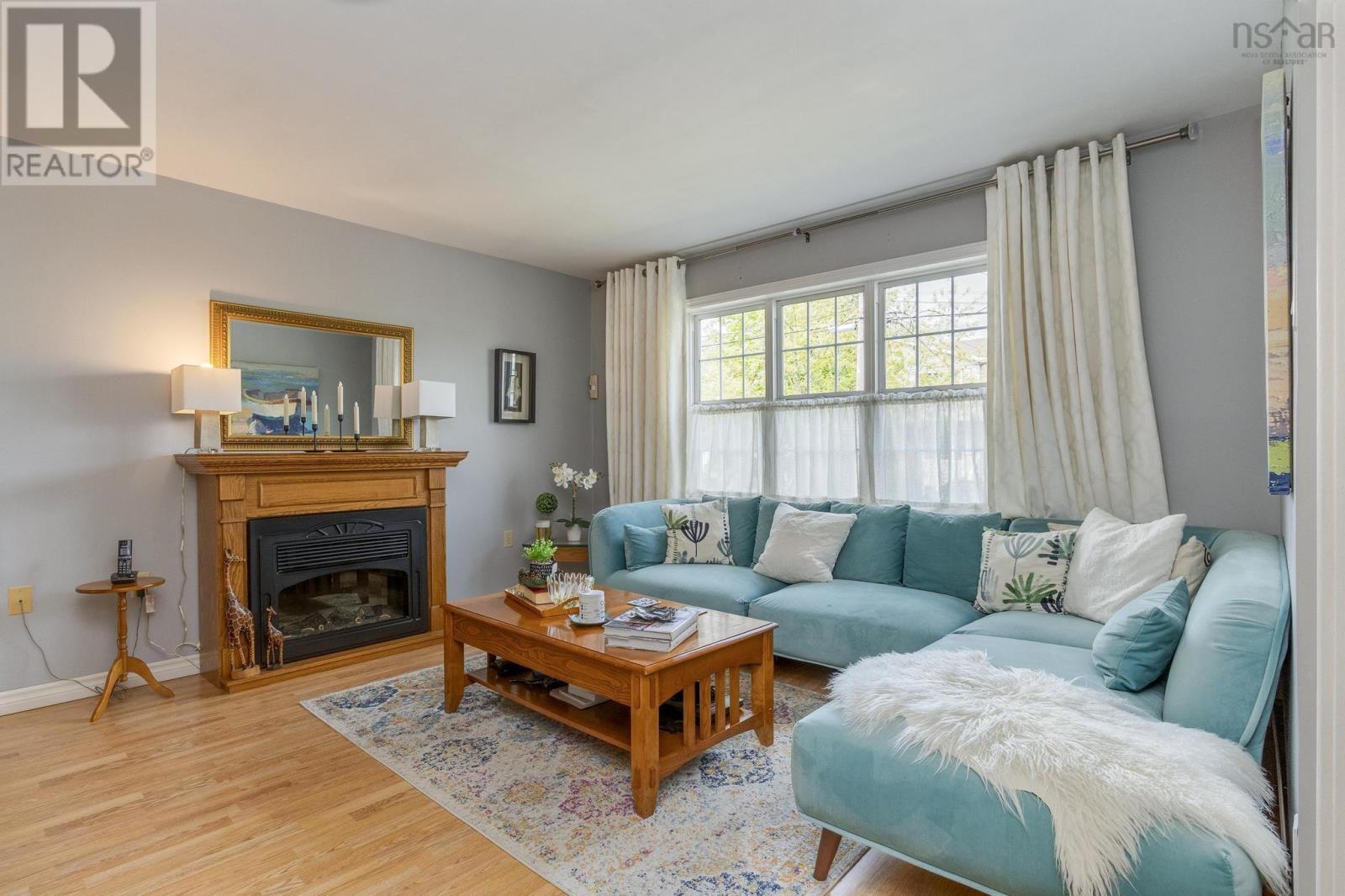 Property at 32 Oakwood Court image 3