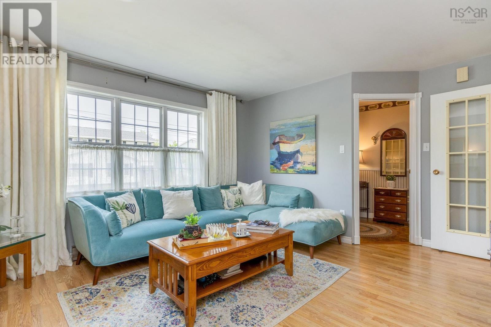 Property at 32 Oakwood Court image 4