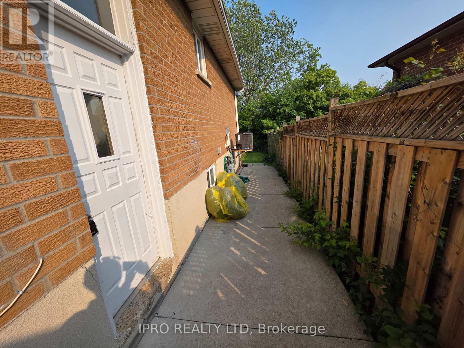7 MALLARD CRESCENT