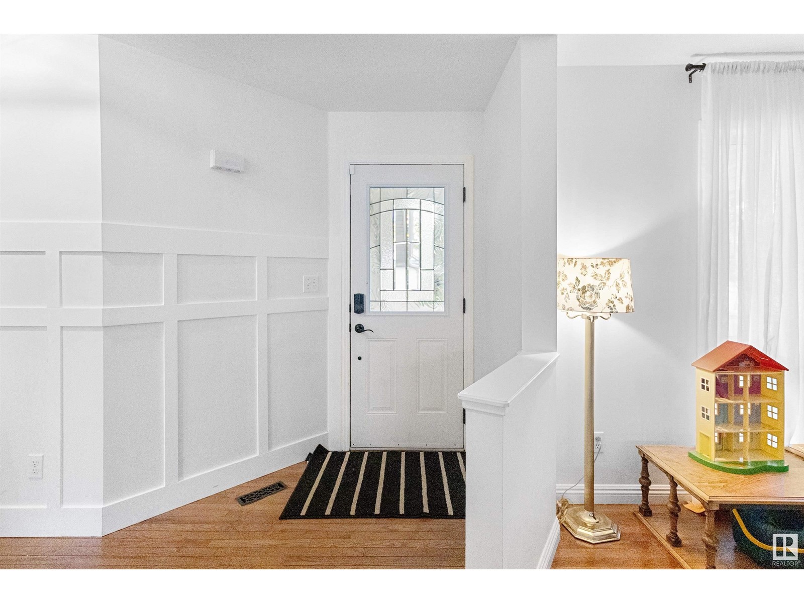Property at 160 LILAC LN image 4