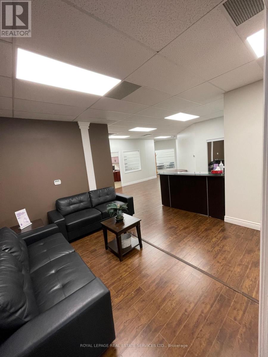 411 - 9140 Leslie Street, Richmond Hill, Ontario  L4B 0A9 - Photo 2 - N12206800