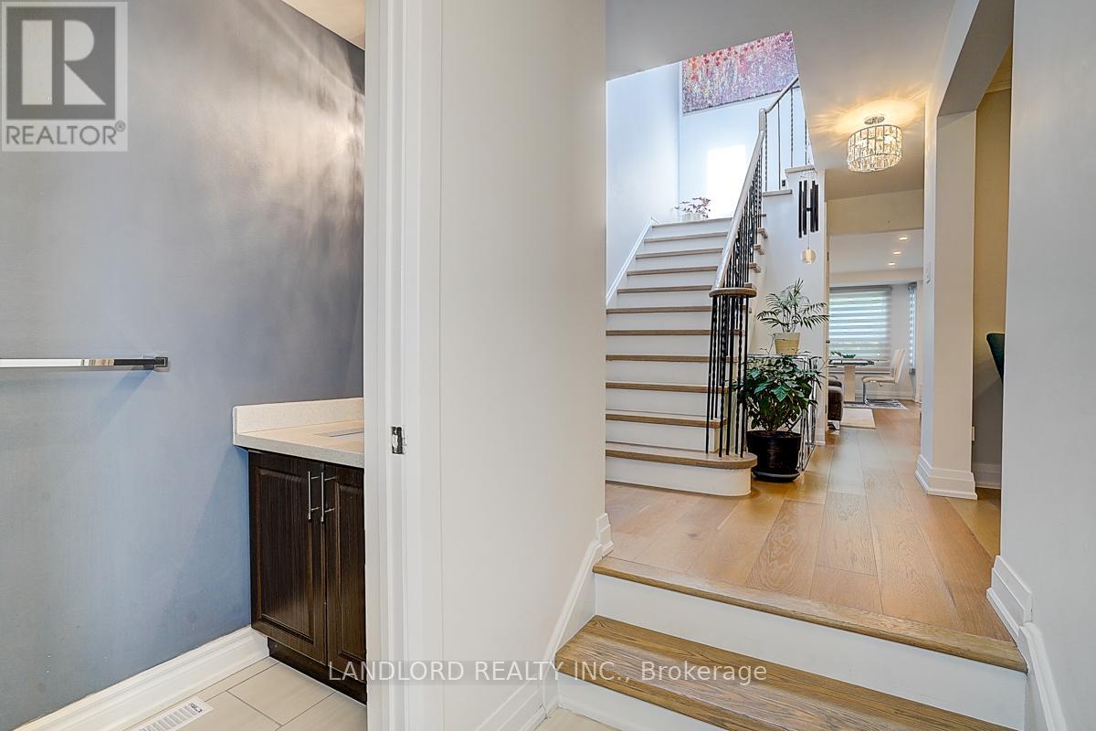 19 Esther Crescent, Vaughan, Ontario  L4J 3J8 - Photo 6 - N12206852