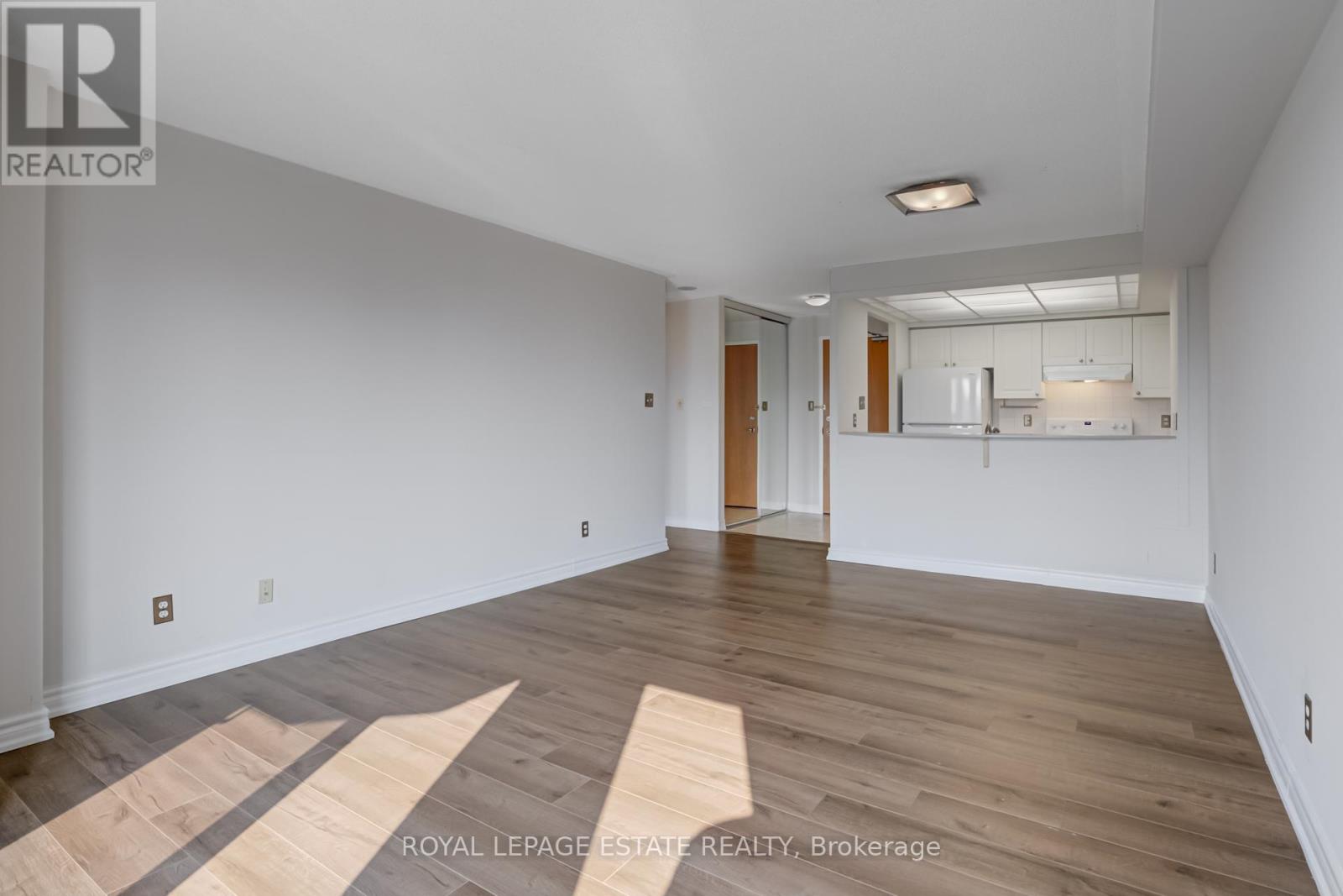 806 - 399 South Park Road, Markham, Ontario  L3T 7W6 - Photo 8 - N12206863