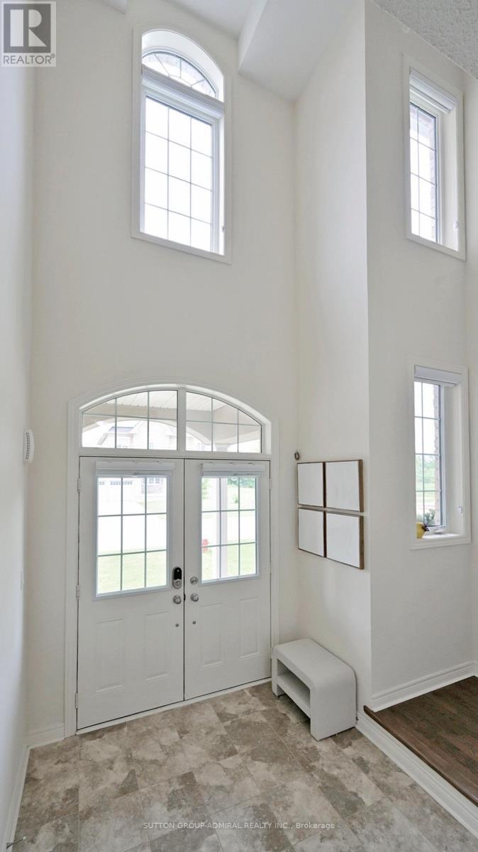 219 Inverness Way, Bradford West Gwillimbury, Ontario  L3Z 0W6 - Photo 3 - N12206891
