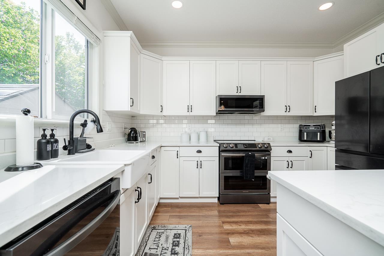 Property at 27802 PULLMAN AVENUE image 4