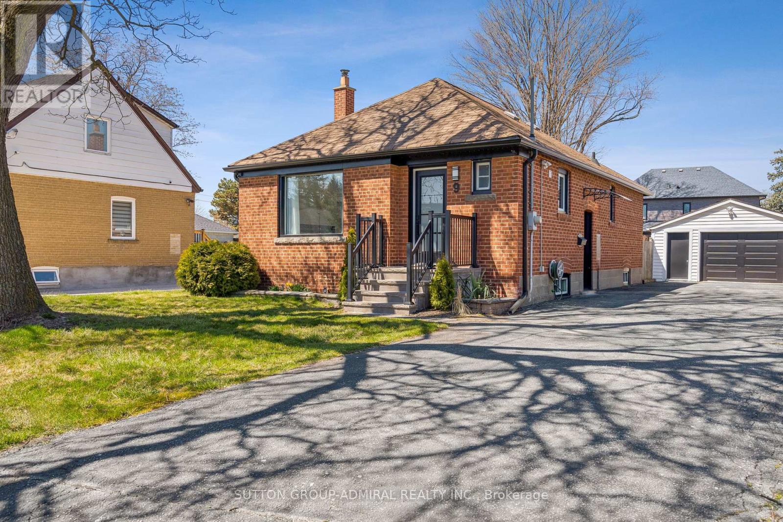 9 NORDALE CRESCENT, Toronto, Ontario