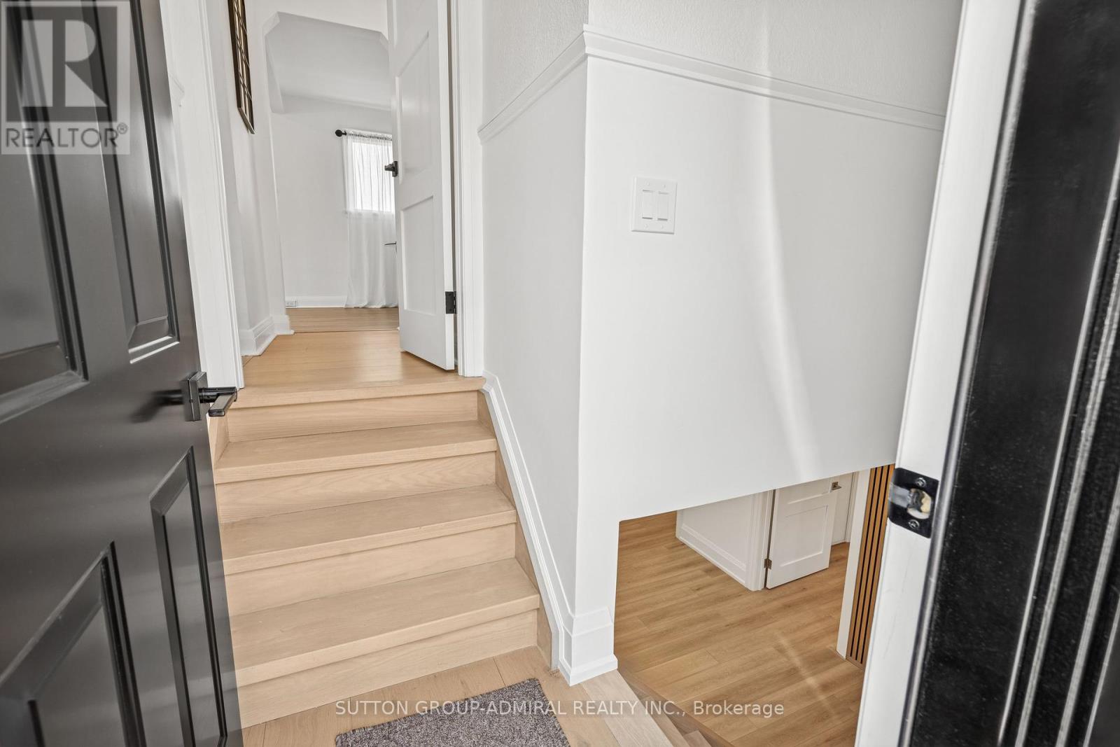 9 Nordale Crescent, Toronto, Ontario  M6M 2Z9 - Photo 20 - W12190046