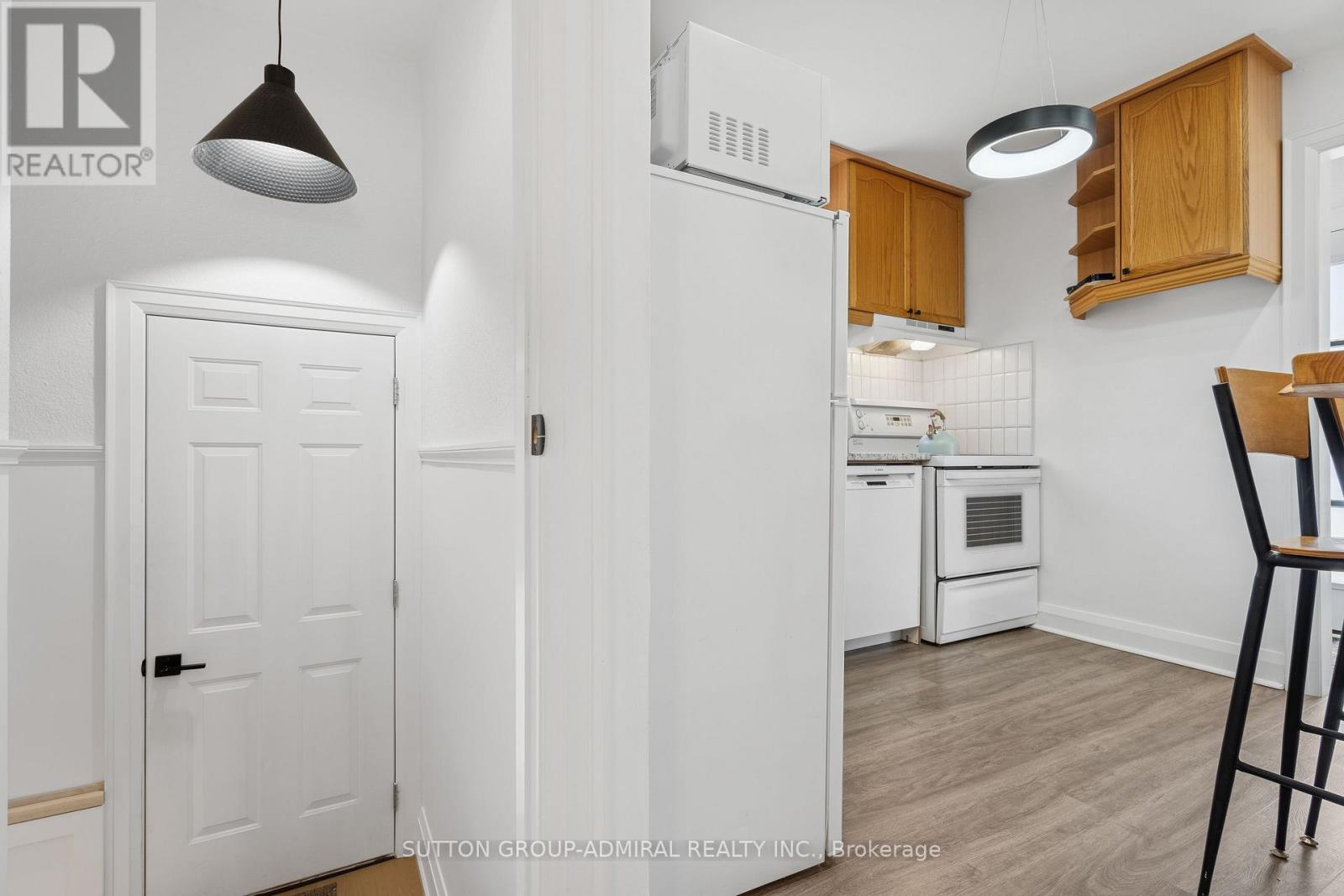 9 Nordale Crescent, Toronto, Ontario  M6M 2Z9 - Photo 18 - W12190046