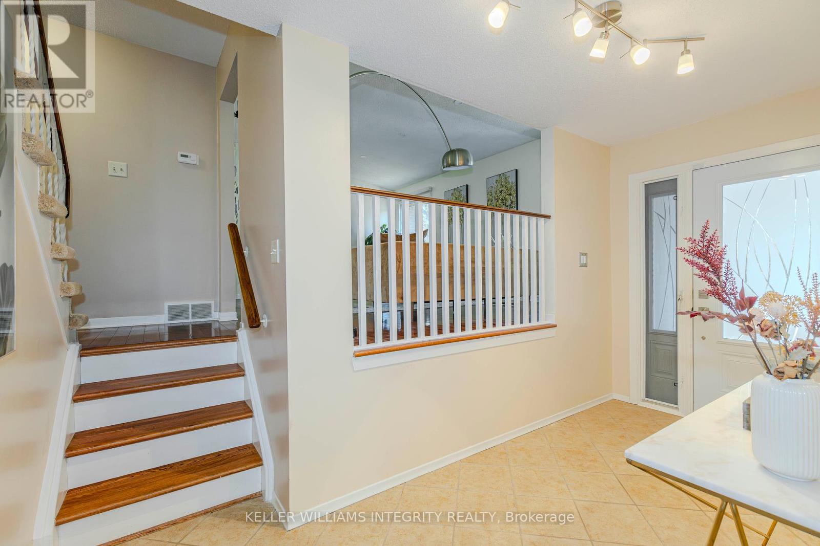 6 Beaufort Drive, Ottawa, Ontario  K2L 1Z4 - Photo 9 - X12091845