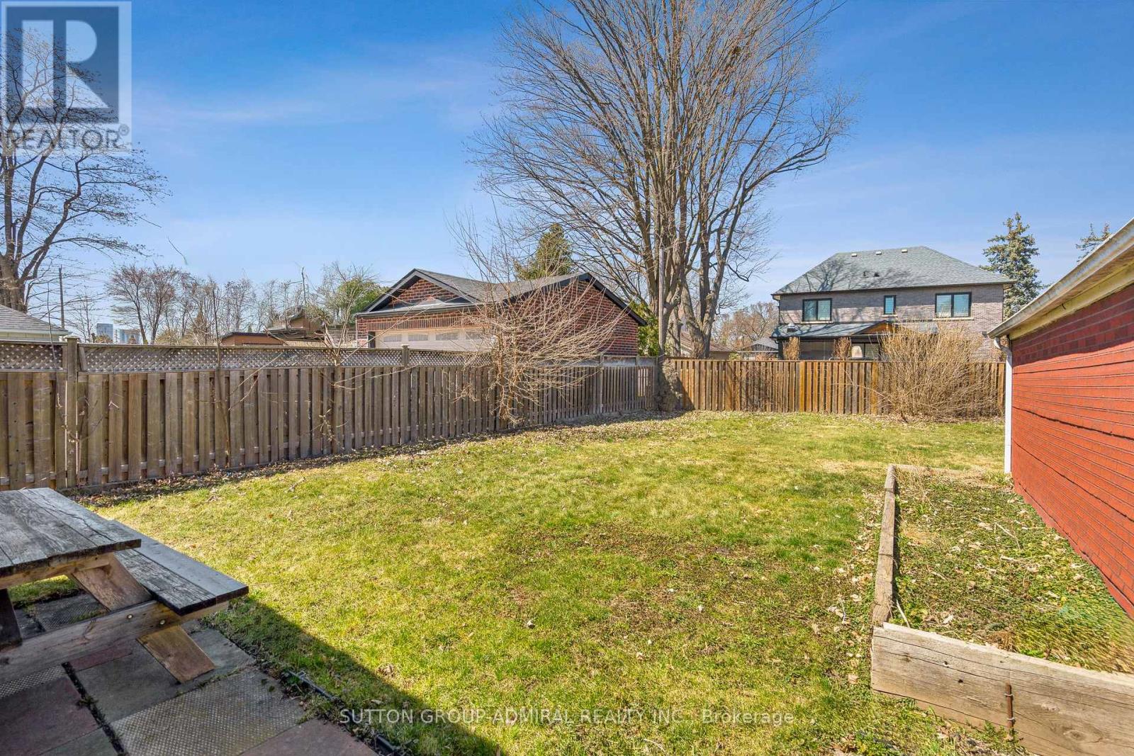 9 Nordale Crescent, Toronto, Ontario  M6M 2Z9 - Photo 39 - W12190046