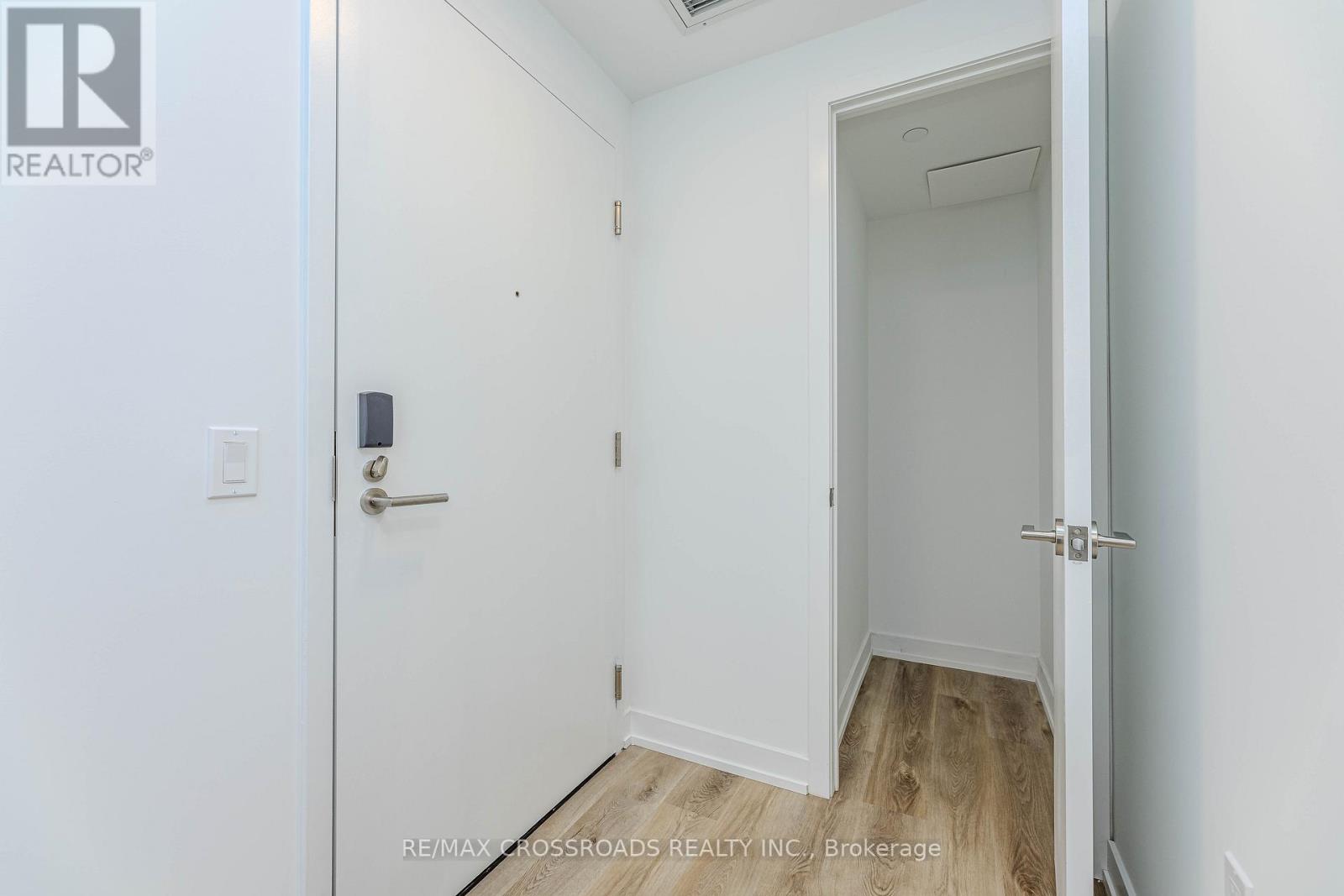 304 - 6 Chartwell Road, Toronto, Ontario  M8Z 4E8 - Photo 6 - W12196020