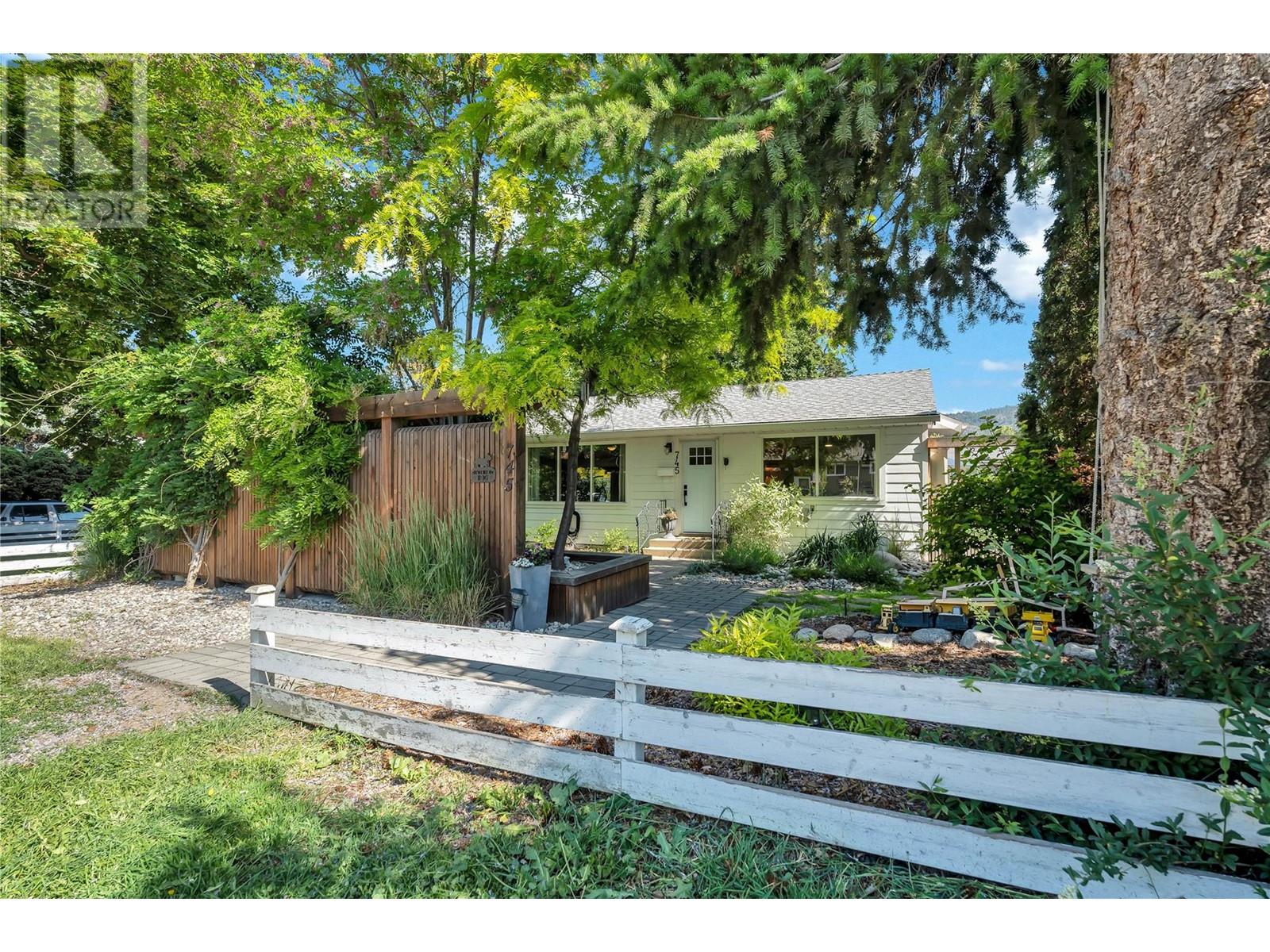 745 Ritchie Avenue, Naramata, British Columbia  V0H 1N0 - Photo 1 - 10351061