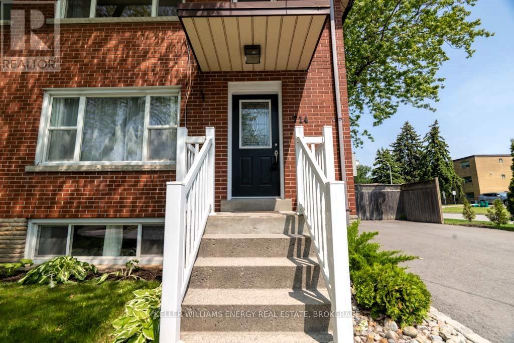 714 Dunlop Street W, Whitby, Ontario  L1N 1V6 - Photo 2 - E12207113