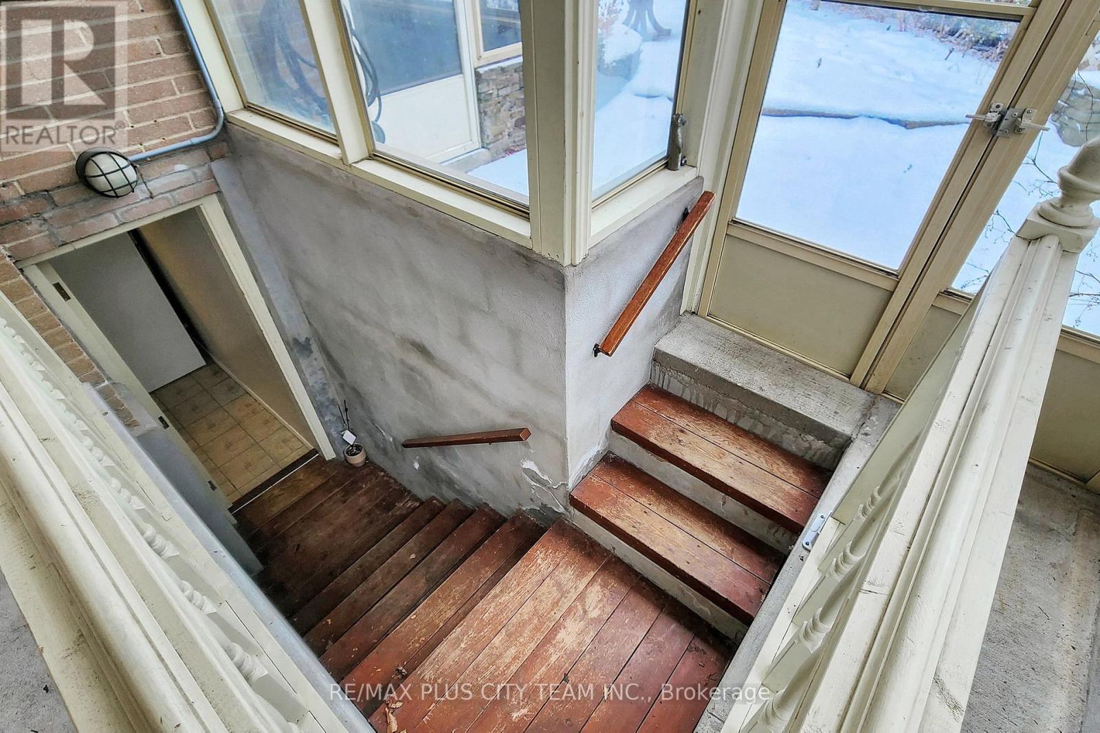 17 Hedges Boulevard, Toronto (Princess-Rosethorn), Ontario  M9B 3C3 - Photo 40 - W12206763