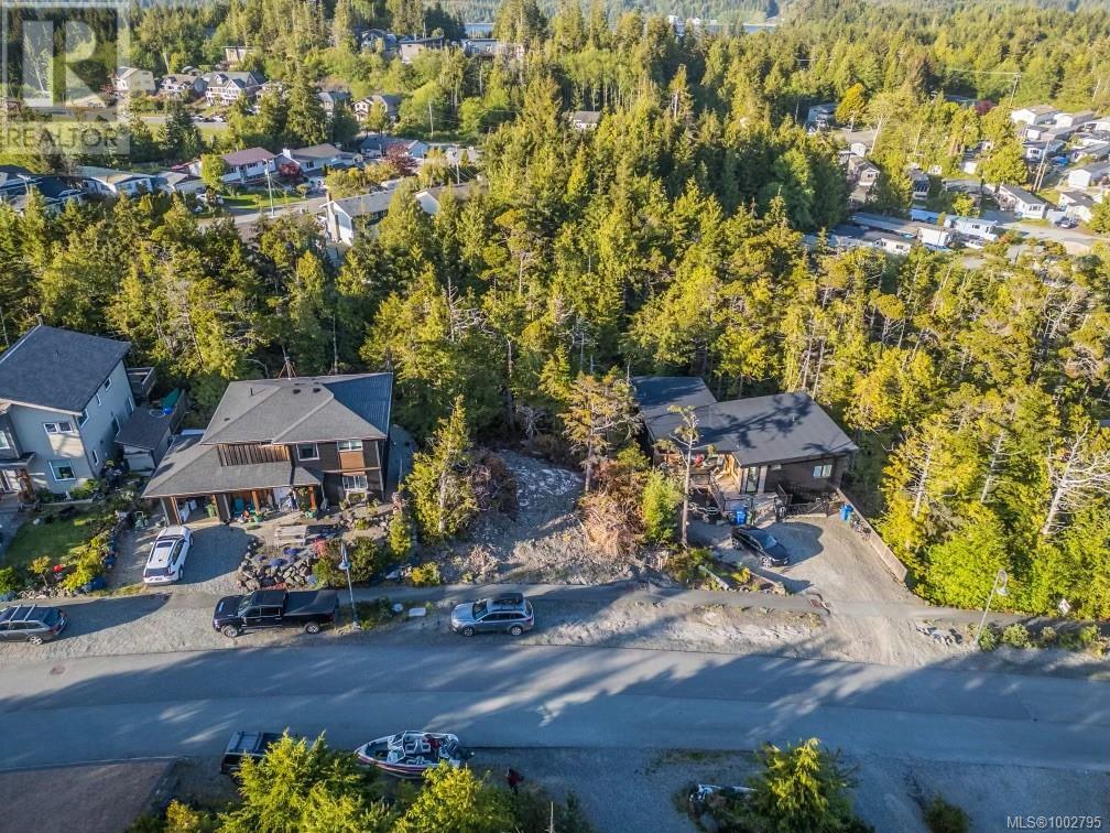 851 Lorne White Pl, Ucluelet, British Columbia  V0R 3A0 - Photo 4 - 1002795