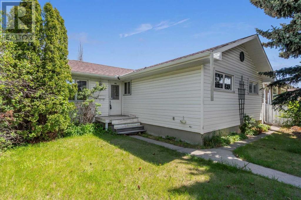 6116 Buckthorn Road Nw, Calgary, Alberta  T2K 2Z1 - Photo 3 - A2225252