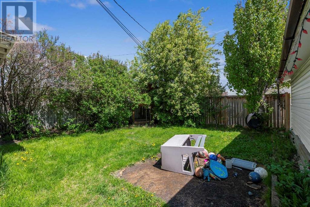 6116 Buckthorn Road Nw, Calgary, Alberta  T2K 2Z1 - Photo 4 - A2225252