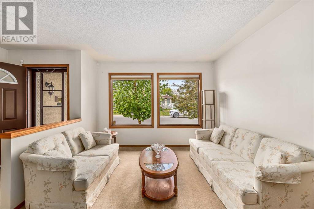 16 Sandalwood Close Nw, Calgary, Alberta  T3K 3Z4 - Photo 6 - A2228361