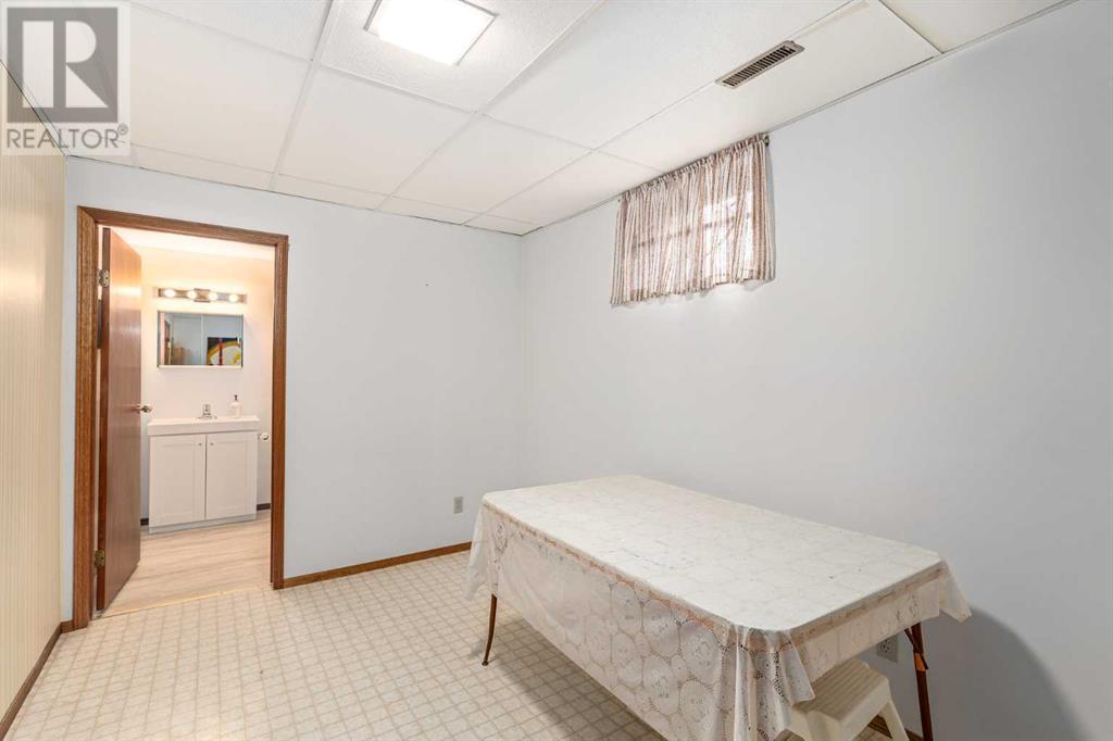 16 Sandalwood Close Nw, Calgary, Alberta  T3K 3Z4 - Photo 34 - A2228361